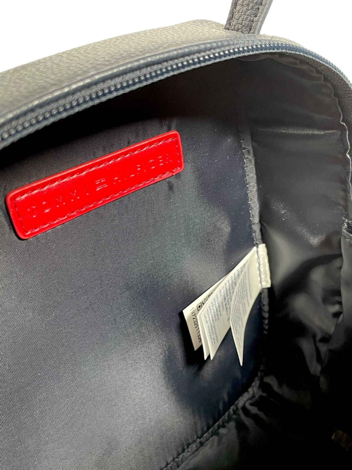 Bolsa Tommy Hilfiger negra con estapados